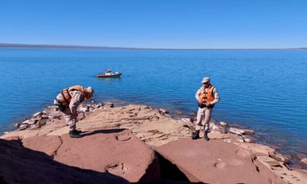 Una patrulla de la Prefectura encontró huellas de dinosaurio