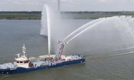 Astilleros Damen entrega buques de extinción de incendios a Flotte Hamburg