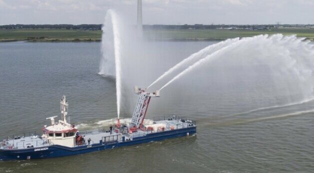 Astilleros Damen entrega buques de extinción de incendios a Flotte Hamburg