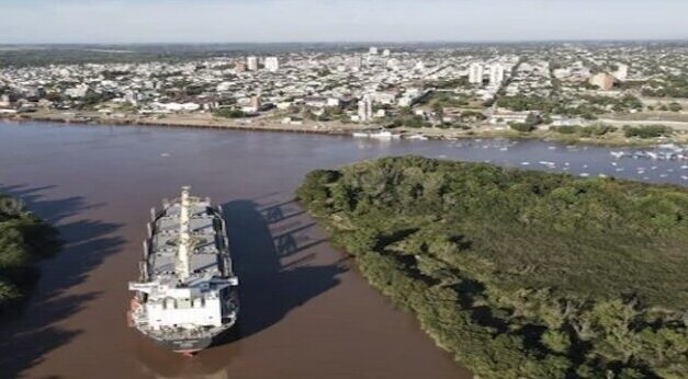 Puertos entrerrianos: un nuevo buque de carga en Concepción