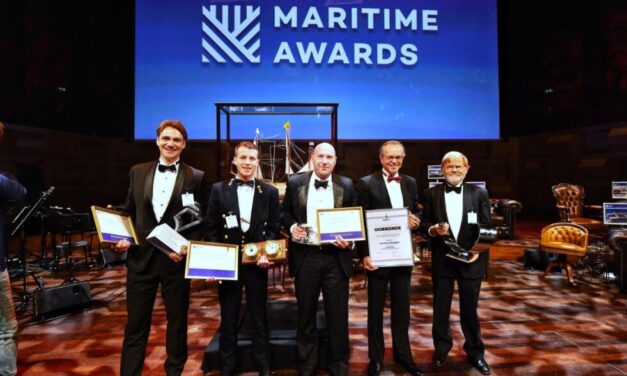 Entregan «Premios Marítimos 2021» a la innovación en la construcción de Barcos