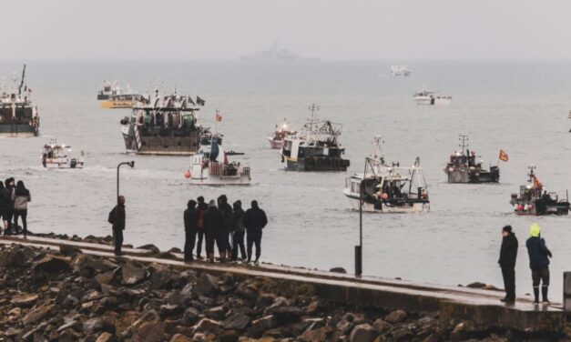 Disputa por la pesca: El reino unido le dio 48 horas a los buques pesqueros franceses para retroceder