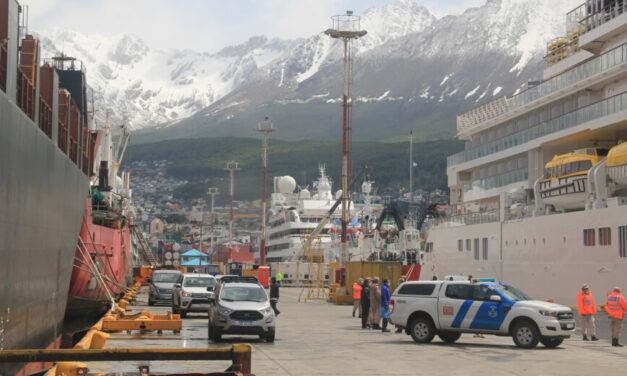 El crucero CRYSTAL ENDEAVOR arribó a Ushuaia y se activaron los protocolos