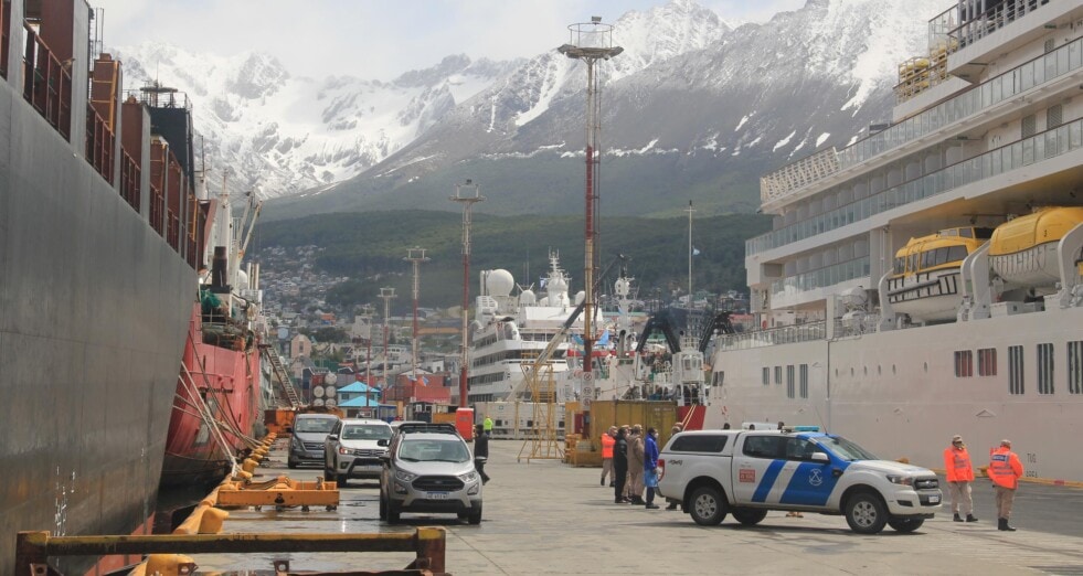 El crucero CRYSTAL ENDEAVOR arribó a Ushuaia y se activaron los protocolos