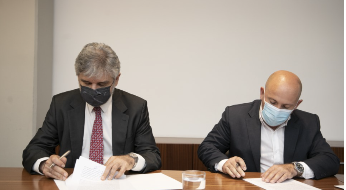 Madryn: Sastre y Filmus firmaron convenio para la creación del Ecocentro Pampa Azul