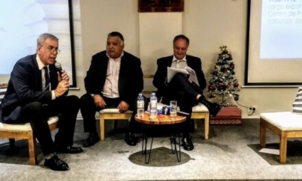 González Insfrán presentó el libro del Centro de Patrones y Oficiales Fluviales