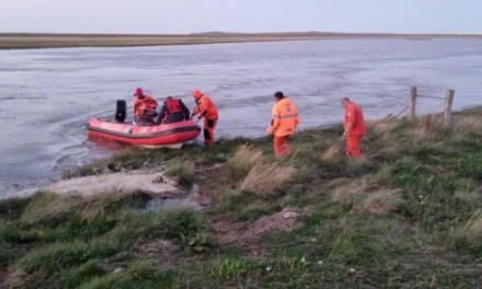 Prefectura rescató a dos hombres en Río Grande y ayudo a una mujer embarazada