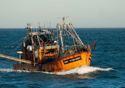 Rescate de 6 tripulantes de un pesquero en Rawson
