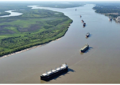 Corrientes pedirá extender el área de concesión de la vía troncal de navegación del río Paraná