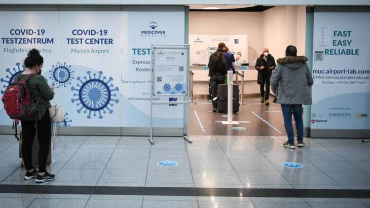 El mundo vuelve a cerrarse por la veloz propagación de la variante Ómicron
