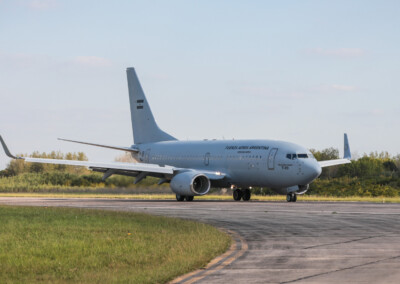 La aeronave Boeing 737-700 T-99 de LADE operará vuelos para Flybondi