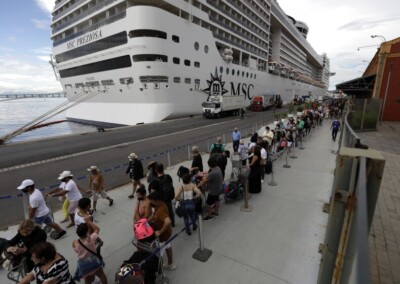 Cruceros de varias partes del mundo vuelven a puerto tras aparición de contagiados de coronavirus