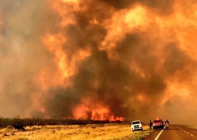 Chubut: evacúa en caravanas a personas aisladas en Puerto Pirámides