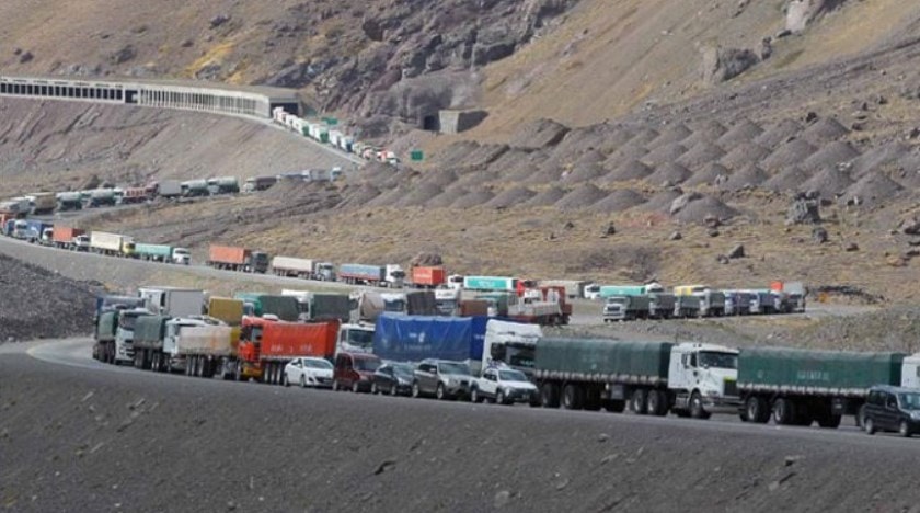 Permiten el paso a los camiones retenidos en la frontera con Chile