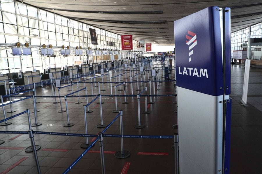 Latam Airlines Colombia cancela 53 vuelos por COVID-19