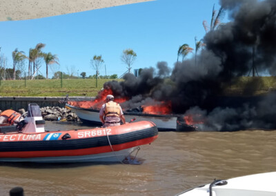 Delta del Paraná: Prefectura sofocó incendios en dos embarcaciones