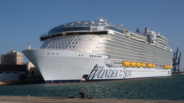 El crucero más grande del mundo llega a su puerto base en Florida