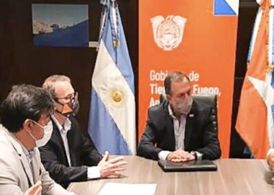 El Gobierno Provincial de Tierra del Fuego firmó un convenio con la empresa National Shipping para potenciar el polo logístico antártico