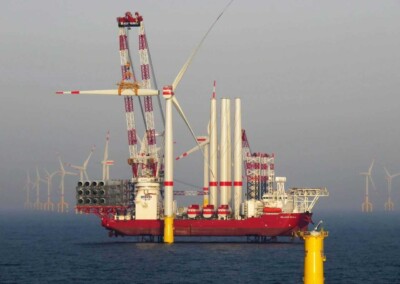 Crece la demanda de buques capaces de instalar turbinas eólicas gigantes en alta mar