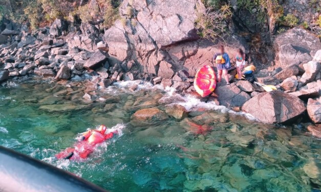 Prefectura asistió a dos kayakistas