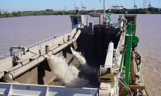 Carla Monrabal visita la Draga  «DASA I» que se encuentra operando en el Puerto Dock Sud