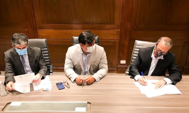 El Gobierno de Tierra del Fuego firmó un convenio con la empresa National Shipping para potenciar el polo Logístico Antártico