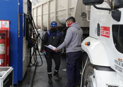 Transportistas en alerta por la suba de combustibles