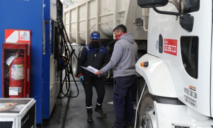 Transportistas en alerta por la suba de combustibles