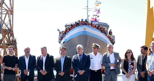 Se realizó la botadura de una nueva embarcación construida en el Astillero Río Santiago