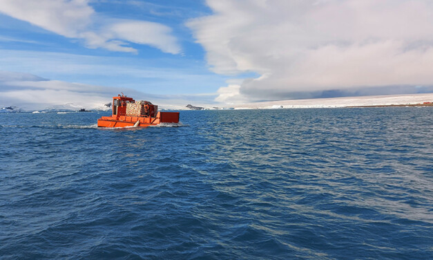 Se reabastece la Base Conjunta Antártica Petrel, en el marco de la Campaña Antártica de Verano 2021/2022