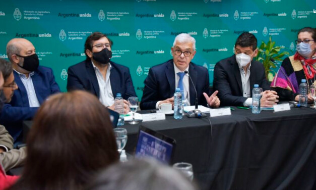 Julián Domínguez: «No habrá cierre de exportaciones ni aumentarán las retenciones»