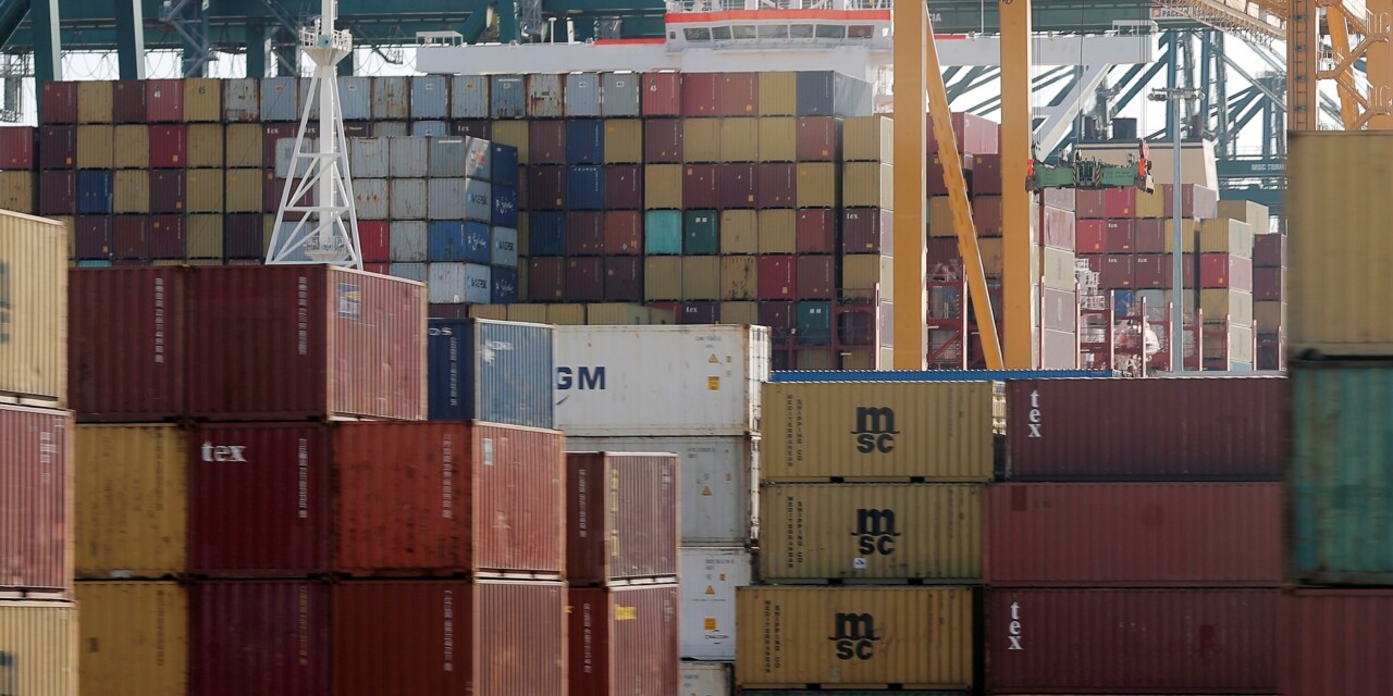 Exportaciones: la Aduana digitalizó el desistimiento y sumó reglas para cargas en tránsito y canales de control
