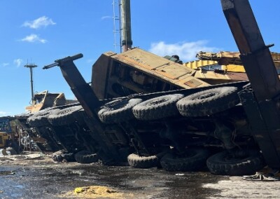 Volcó camión grúa en el puerto de Montevideo