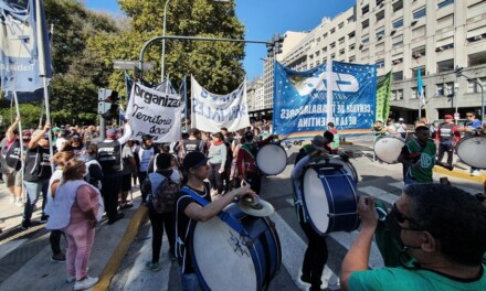 Organizaciones se concentraron «en defensa del Río Paraná y del Canal Magdalena»