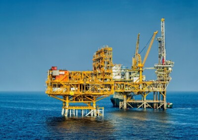 ¿Cómo se relacionan los mega-yacimientos petrolíferos descubiertos en África del sur con las búsqueda de petróleo en las costas bonarenses?