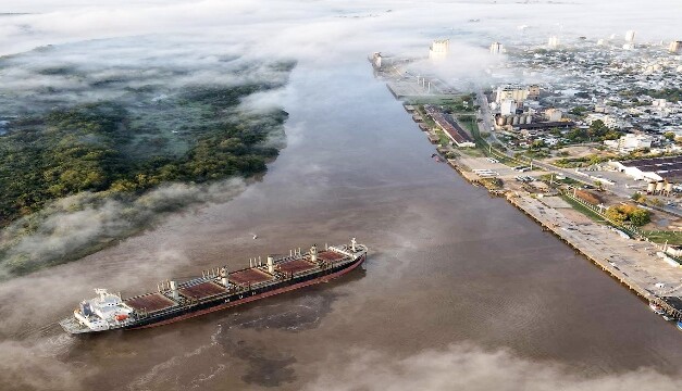 Desde los puertos entrerrianos hasta China, zarpó un buque e ingresó otro