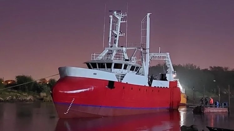 Construyen en Quequén el barco pesquero más grande en 40 años 