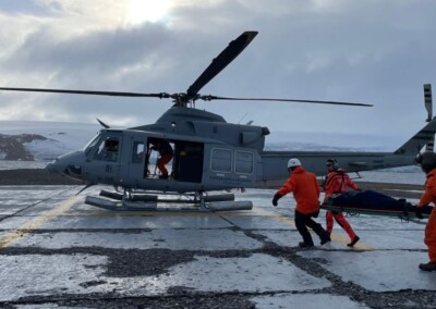 Exitoso operativo de evacuación aeromédica en la Antártida