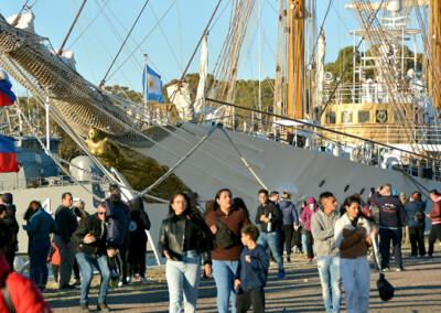 Más de 17.000 visitantes en la fragata “Libertad” en Puerto Belgrano