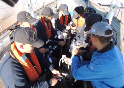 Cadetes de la Prefectura Naval Argentina navegaron en el yate Esperanza