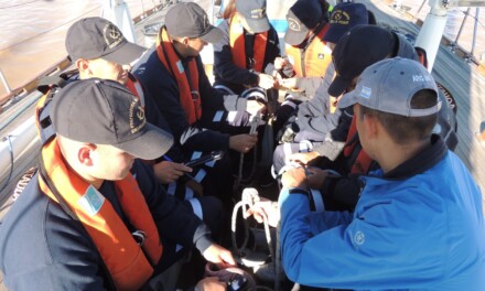 Cadetes de la Prefectura Naval Argentina navegaron en el yate Esperanza