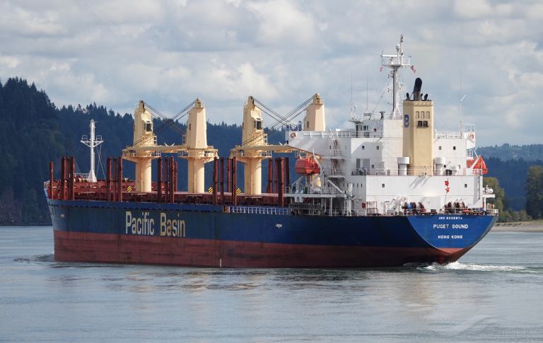 Por los fuertes vientes un buque ultramarino tuvo que esperar para atracar en el Puerto de Concepción del Uruguay