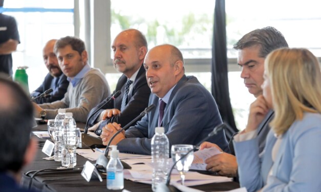 En Rosario, Axel Kicillof pidió por el control estatal de la Via Navegable y el canal Magdalena