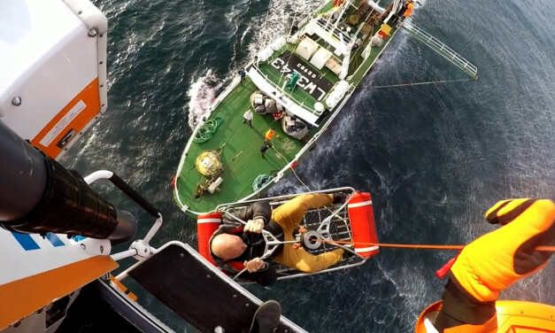 Rescate en el mar: Prefectura Naval Argentina aeroevacuó a un navegante enfermo
