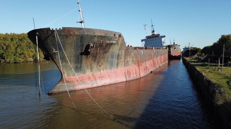 Puerto La Plata: proyectan desguace de tres barcos inactivos, luego de recuperar uno de ellos que se había soltado