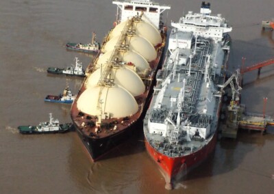 Se confirmó la compra de 13 buques más de gas licuado para el invierno