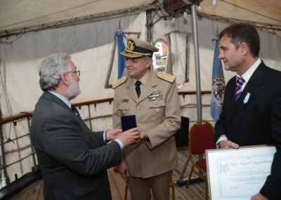 El Prefecto Nacional Mario Farinón recibió una distinción por parte de la Liga Naval Argentina