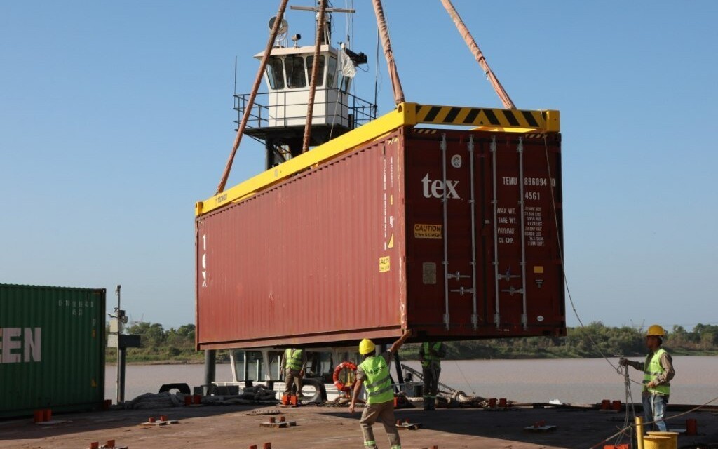 El puerto de Santa Fe exporta trigo y leche en polvo a Singapur