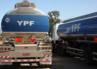 YPF llevará petróleo en camiones hasta Mendoza desde puerto Rosales