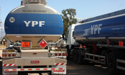 YPF llevará petróleo en camiones hasta Mendoza desde puerto Rosales